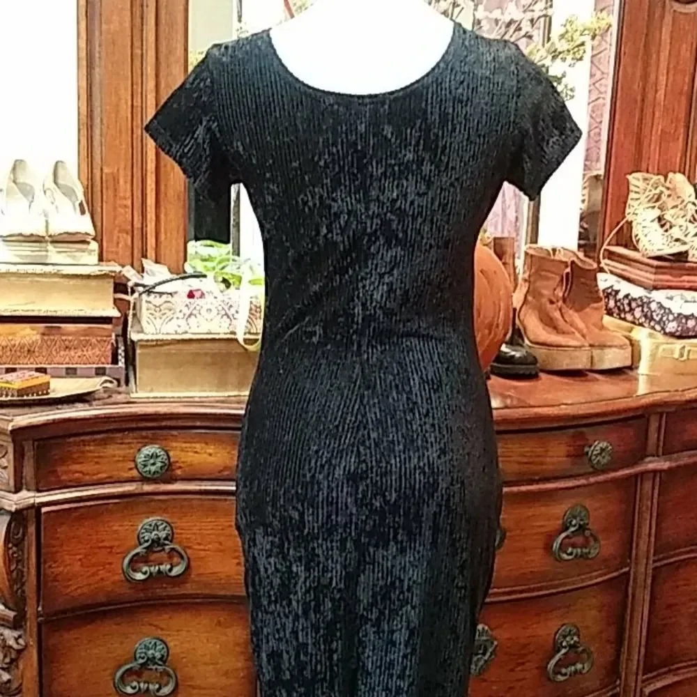 In charge. Dress.  - Picture 4 of 8